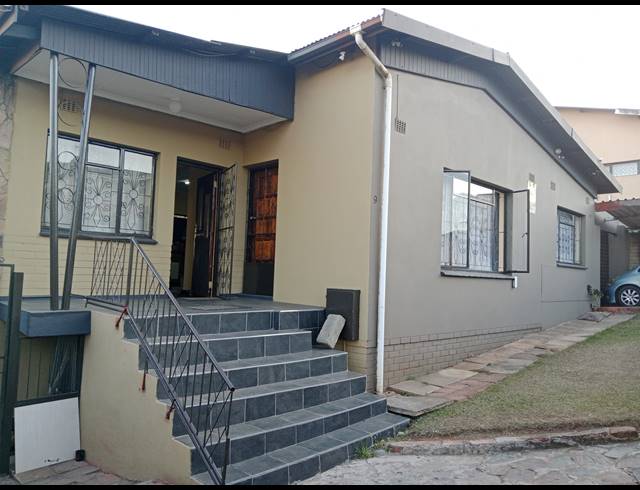 5 BEDROOM FREEHOLD FOR SALE IN NEWHOLME
